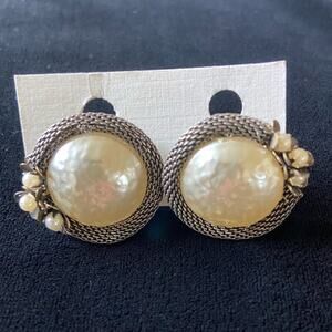 VTG MIRIAM HASKELL Hand Wired Baroque Pearl Clip Earrings